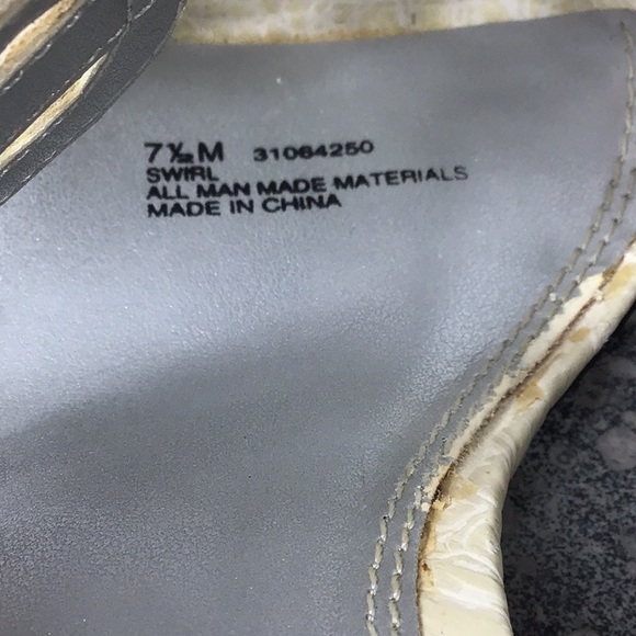 🦚 LIFE STRIDE ‘Swirl’ White Pale Croc Printed Block Kitten Heel Sandals - Picture 3 of 8